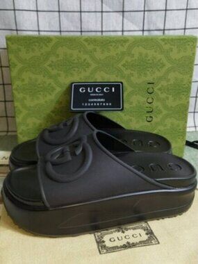 Gucci Women‘s Black interlock G Platform Sandals